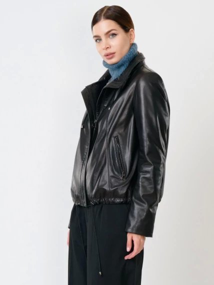 Кожаная женская куртка бомбер с капюшоном 305, черная, размер 50, артикул 90820-1