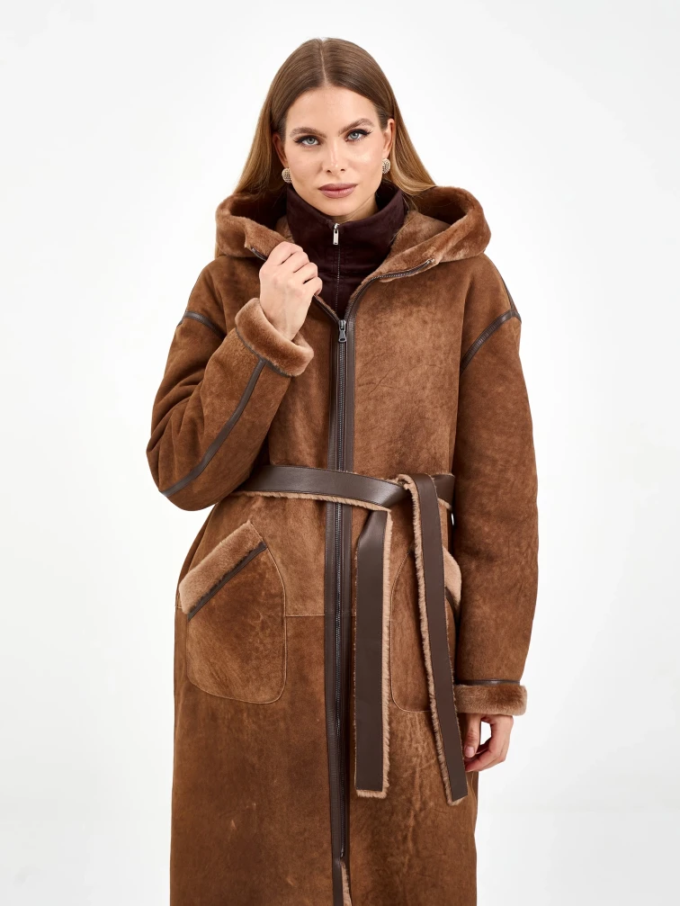 Длинная женская дубленка с капюшоном 2073, коричневая, размер 46, артикул 65240-1