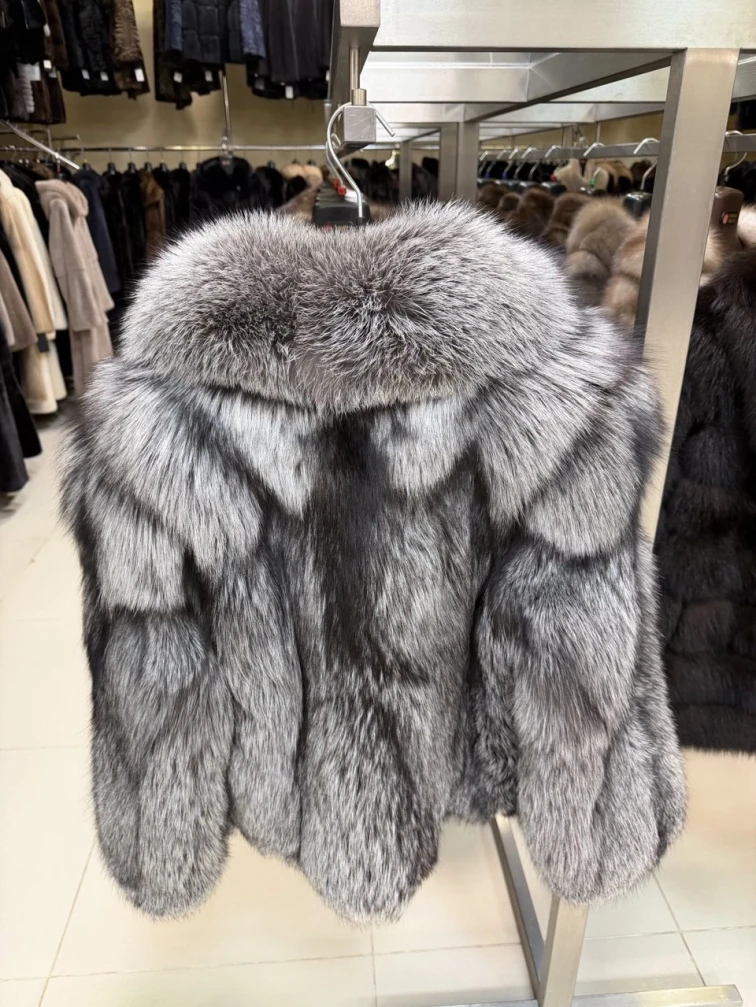 Женская короткая шуба из меха лисы М1010 - 340, серебристо-чёрная, размер 48, артикул 65510-1