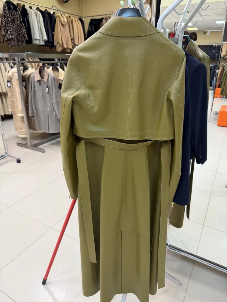 Зеленый женский длинный кожаный плащ 3103, размер 44, артикул 92130-1