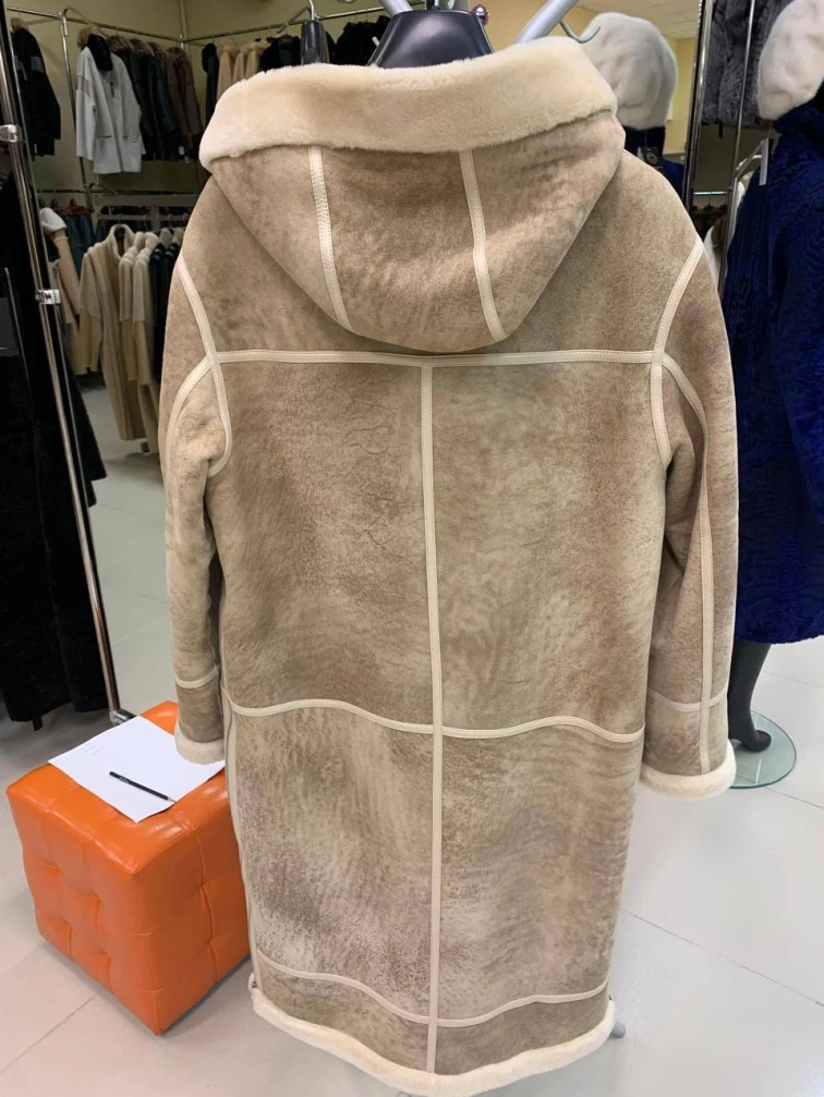 Бежевая женская дубленка с капюшоном 2061, размер 42, артикул 65210-1