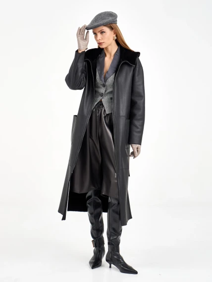 Длинная женская дубленка с капюшоном 2071, черная, размер 44, артикул 65060-1