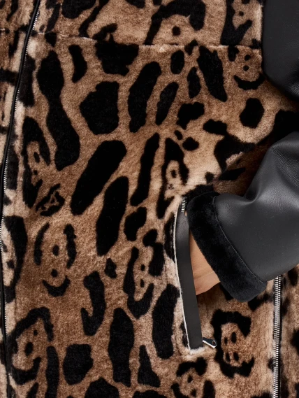 Короткая комбинированная женская дубленка 2076, коричневая, размер 46, артикул 65100-3