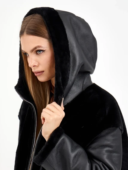 Короткая черная женская дубленка с капюшоном 2076, размер 46, артикул 65260-3