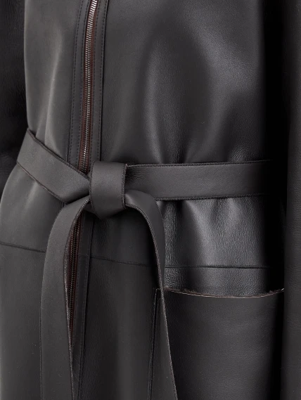 Коричневая длинная женская дубленка 2071, размер 46, артикул 64990-3