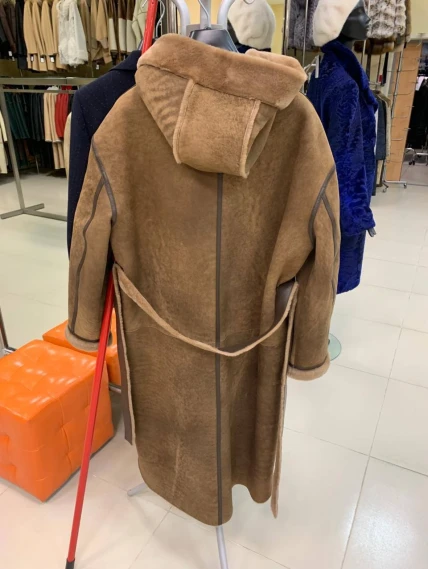 Длинная женская дубленка с капюшоном 2073, бежевая, размер 46, артикул 65240-1