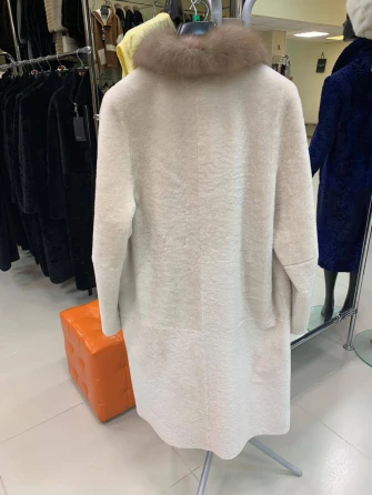 Женская дубленка свободного кроя с куницей 2070-1